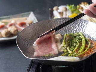 【夕食／足柄遊膳会席】メインはおひとり様ずつにご用意された小鍋。 (2)